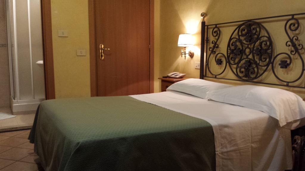 Fidene Hotel *