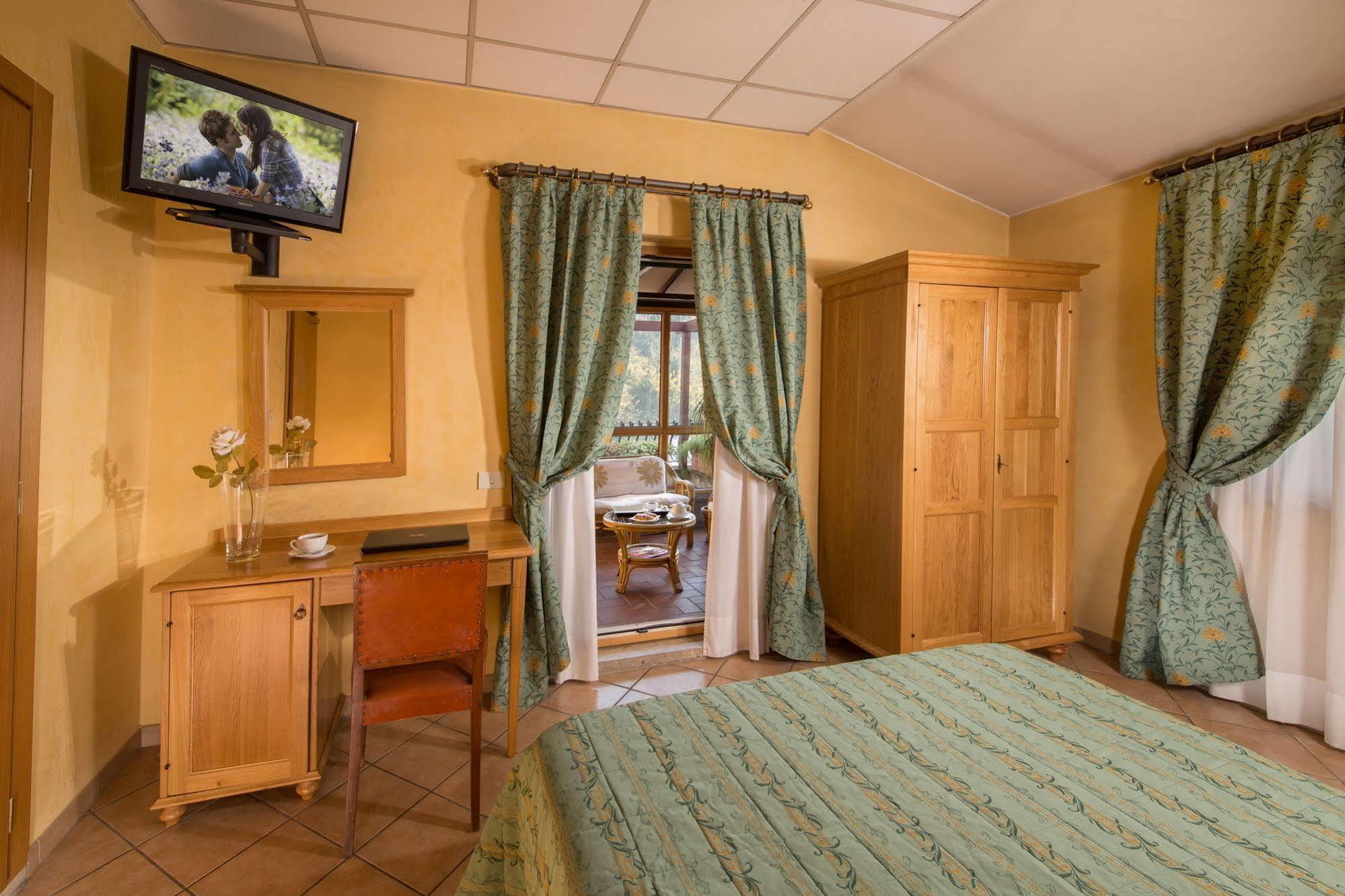 Fidene Hotel *